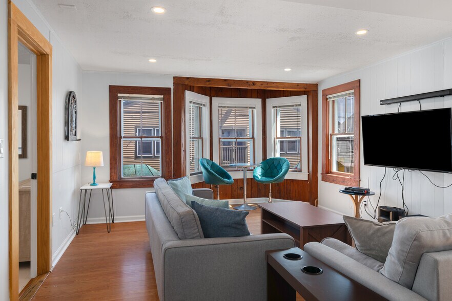 More Photos Of 294 Commercial St, Provincetown Storefront Retail Residential For Sale