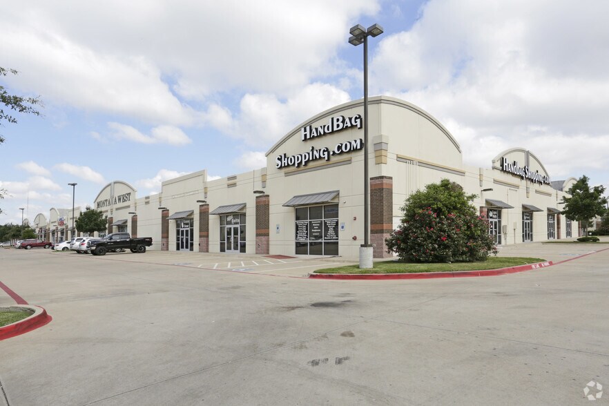 More Photos Of 11536 Harry Hines Blvd, Dallas General Retail For Sale