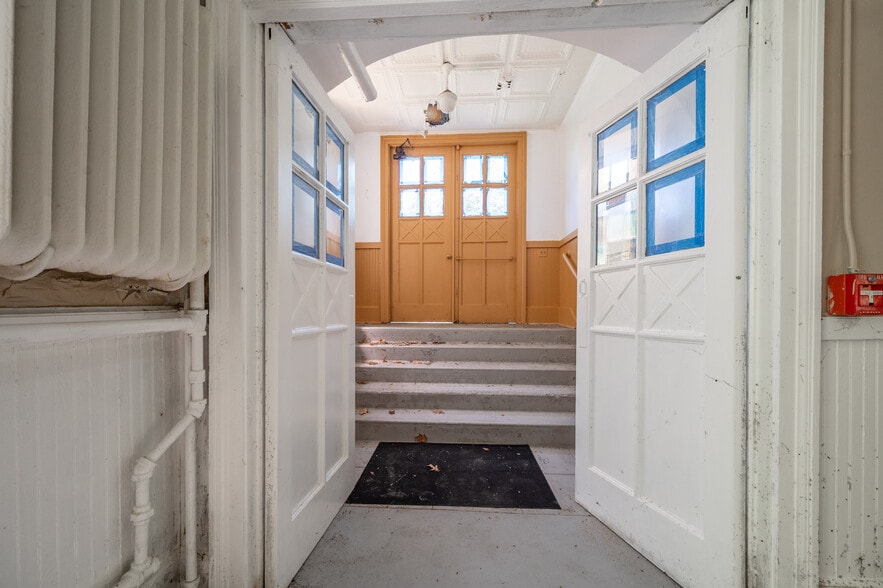 More Photos Of 85 Pulaski St, Torrington Religious Facility For Sale