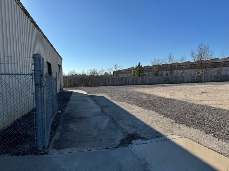 More Photos Of 4745 Fannett Rd, Beaumont Industrial For Lease