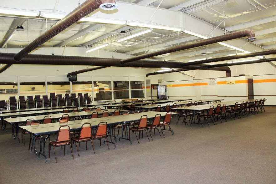 More Photos Of 2101 Mill Rd, Flint Warehouse For Sale