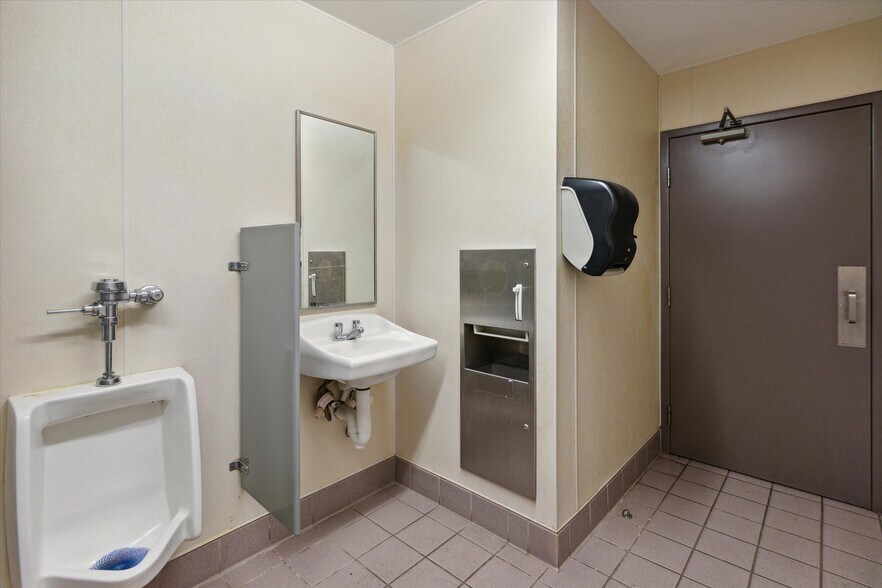 More Photos Of 1420 Wright Ave, Alma Drugstore For Sale