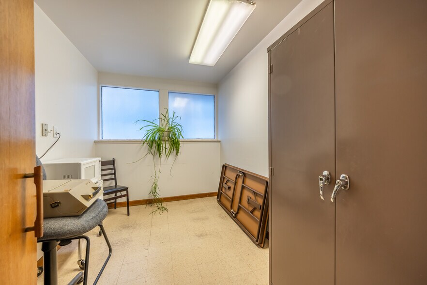 More Photos Of 71 Park Ave, Rochester Medical For Sale