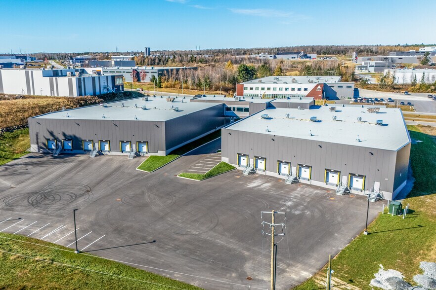More Photos Of 4590-4592 Boul De Portland, Sherbrooke Food Processing For Lease