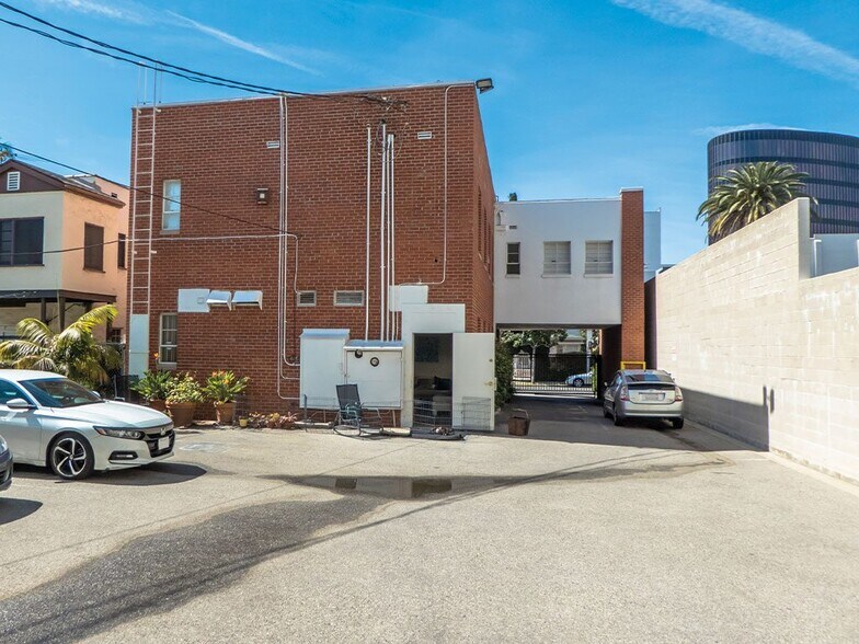 More Photos Of 212 S Gale Dr, Beverly Hills Office For Lease
