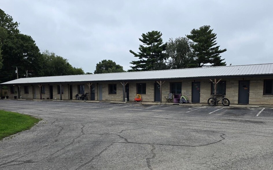 Primary Photo Of 811 S Main St, North Webster Hotel For Sale