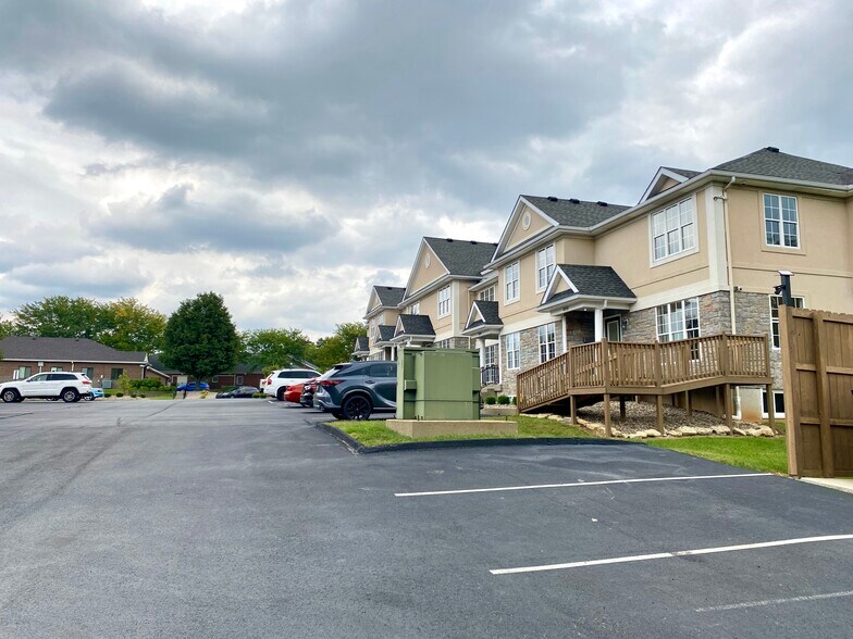 More Photos Of 8912 Stone Green Way, Louisville Office For Lease