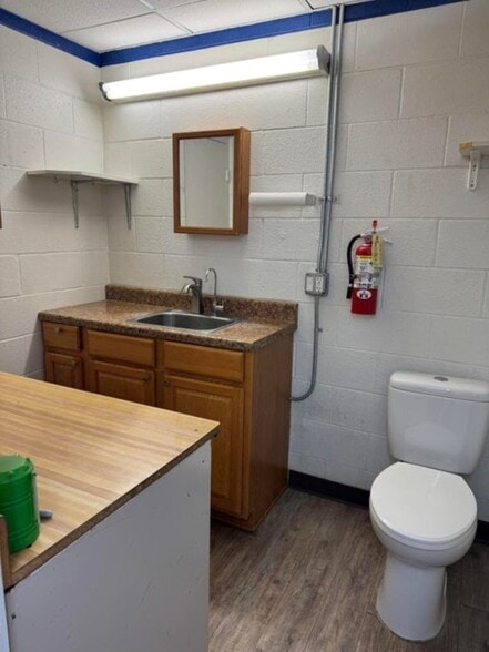 More Photos Of 411 W 5th St, Plainview Freestanding For Sale