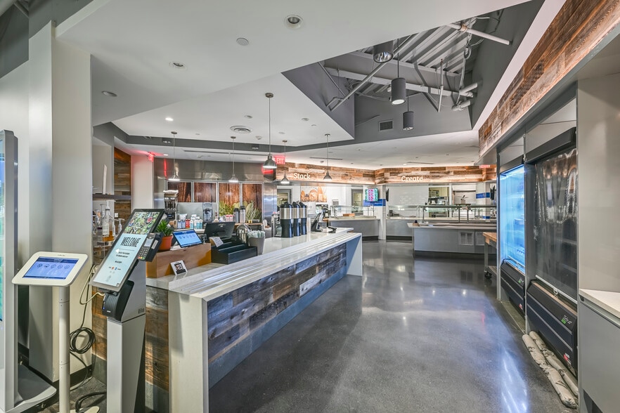 More Photos Of 5601 Headquarters Dr, Plano Office For Sale