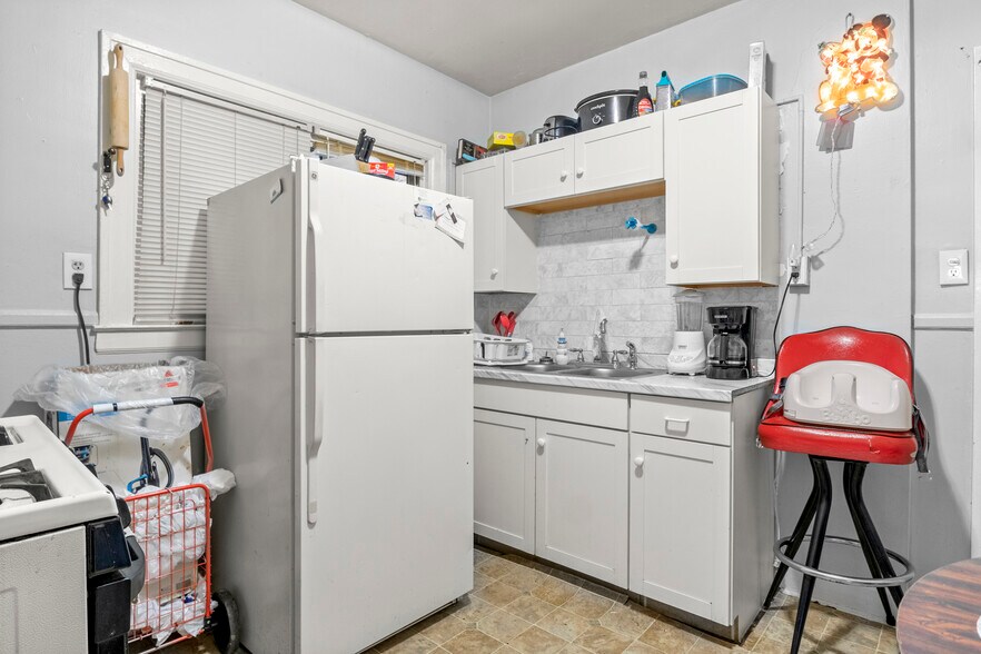 More Photos Of 1205 Garfield Ave, Lincoln Park Apartments For Sale