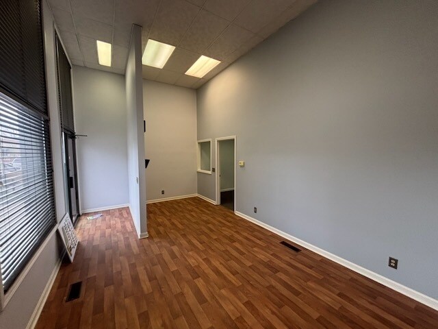 More Photos Of 309 Main St, Mount Vernon Office Residential For Sale