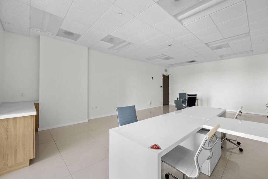 More Photos Of 20200 W Dixie Hwy, Aventura Medical For Sale