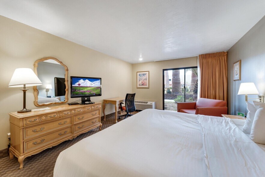 More Photos Of 1450 S Auto Mall Dr, St George Hotel For Sale