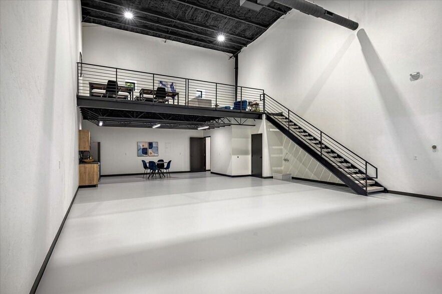 More Photos Of 1229 NW 122nd St, Oklahoma City Light Manufacturing For Lease