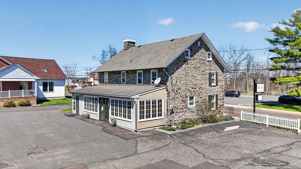 More Photos Of 1434-1436 W Broad St, Quakertown Office For Sale