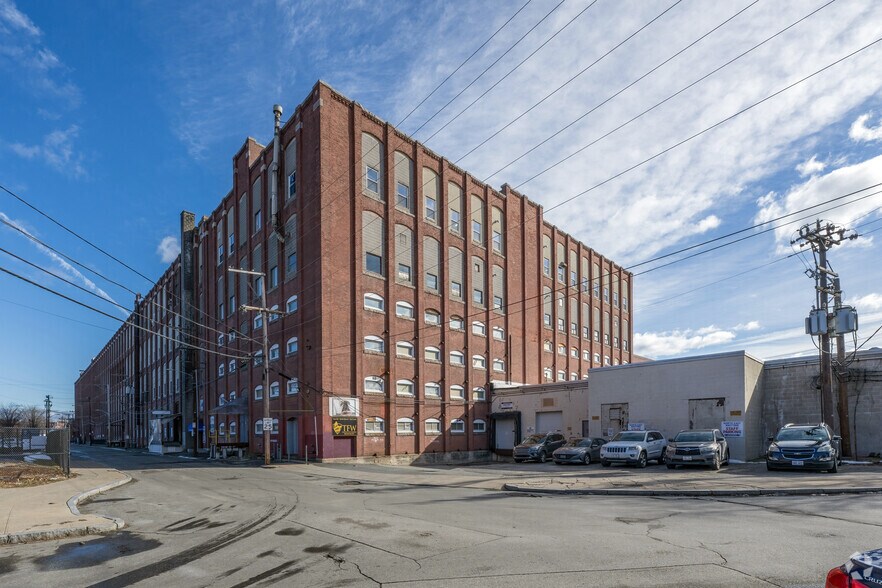 More Photos Of 209 Weeden St, Pawtucket Warehouse For Lease