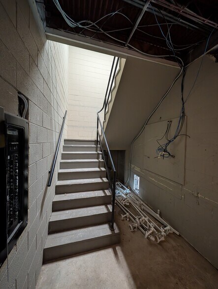 More Photos Of 364 Lindsay St, Alcoa Freestanding For Lease