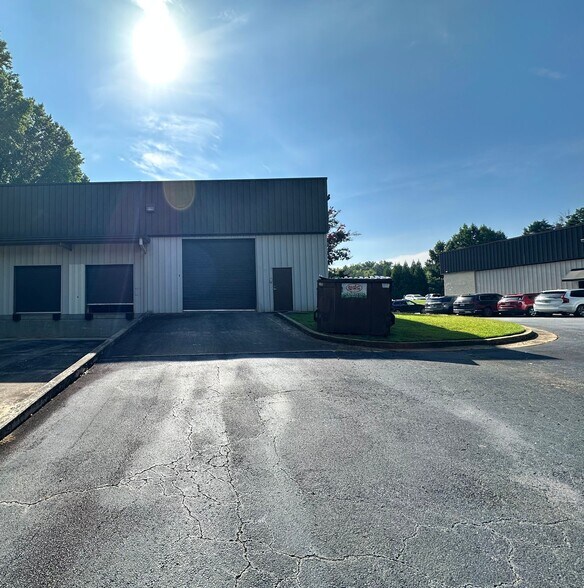 More Photos Of 1385 Weber Industrial Dr, Cumming Distribution For Lease