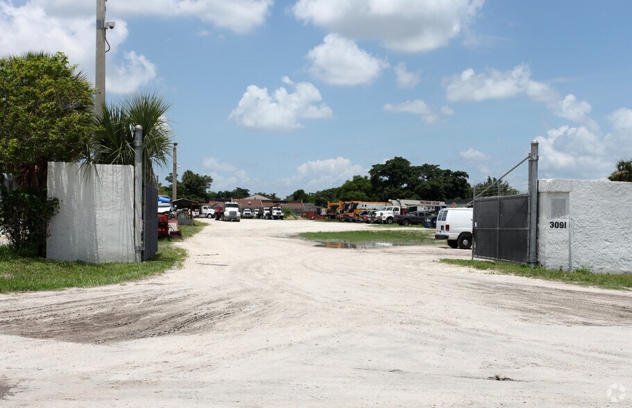 Primary Photo Of 3091 NW 16th Ter, Pompano Beach Contractor Storage Yard For Sale