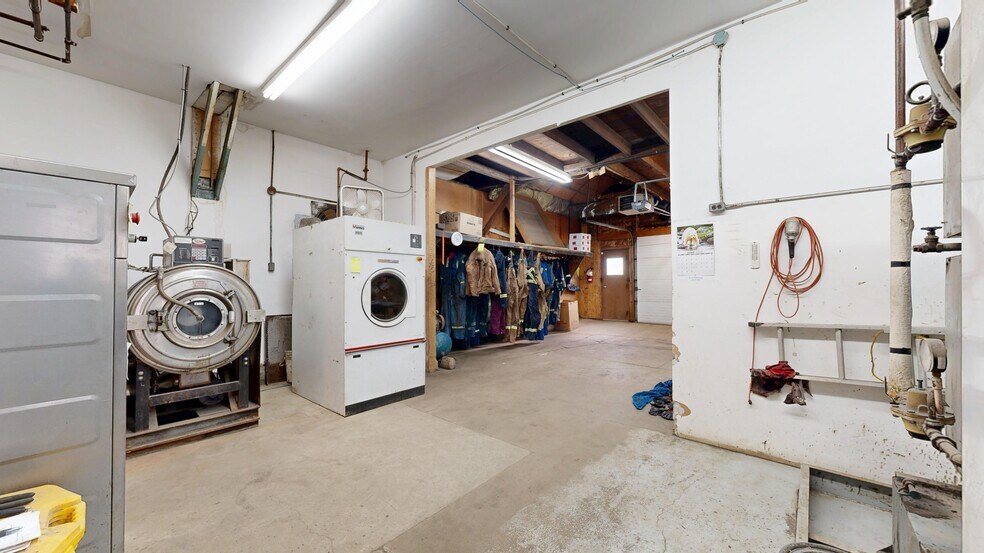 More Photos Of 4707 50 st, Stettler Service For Sale