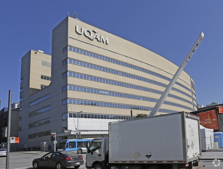 Primary Photo Of 201 Av du Président-Kennedy, Montréal Schools For Lease