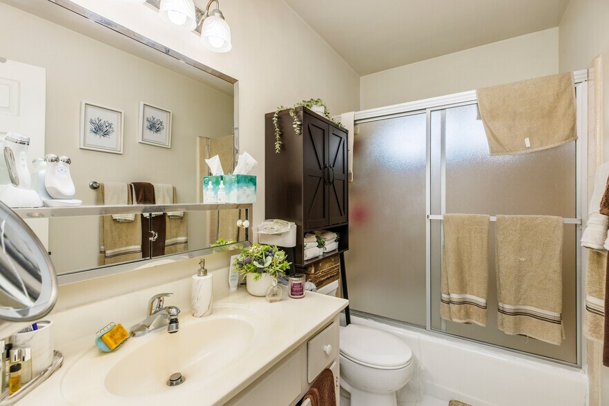 More Photos Of 1021 W 14th St, San Pedro Apartments For Sale