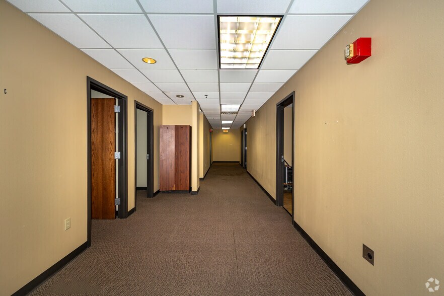 More Photos Of 7111 E 21st St, Wichita Medical For Sale
