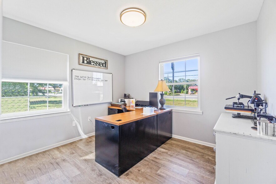 More Photos Of 1213 Main St, Chipley Office For Sale