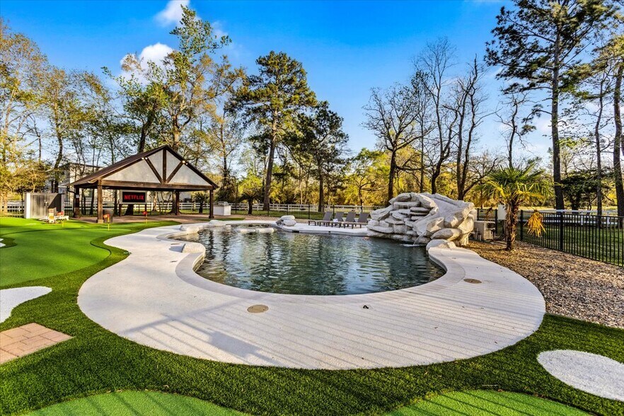 More Photos Of 8811 West Ln, Magnolia Office For Sale