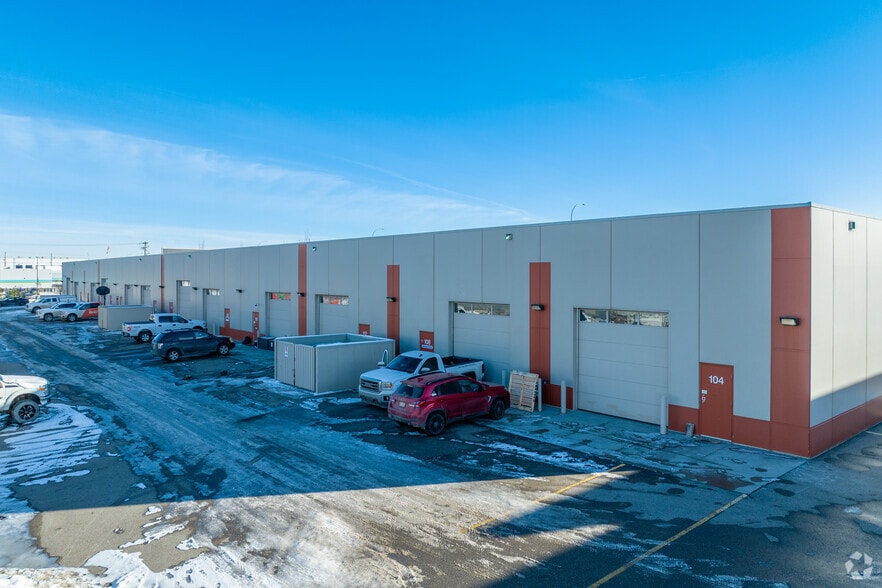 More Photos Of 5050 106th Ave SE, Calgary Flex For Lease