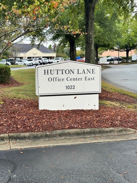 More Photos Of 1022 Hutton Ln, High Point Office For Lease