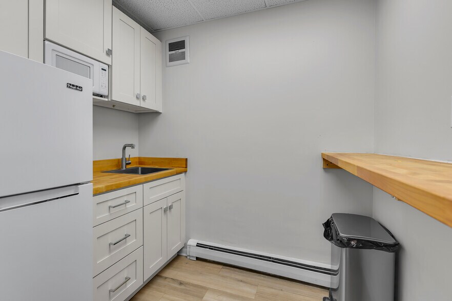 More Photos Of 100 E Carver St, Huntington Loft Creative Space For Lease