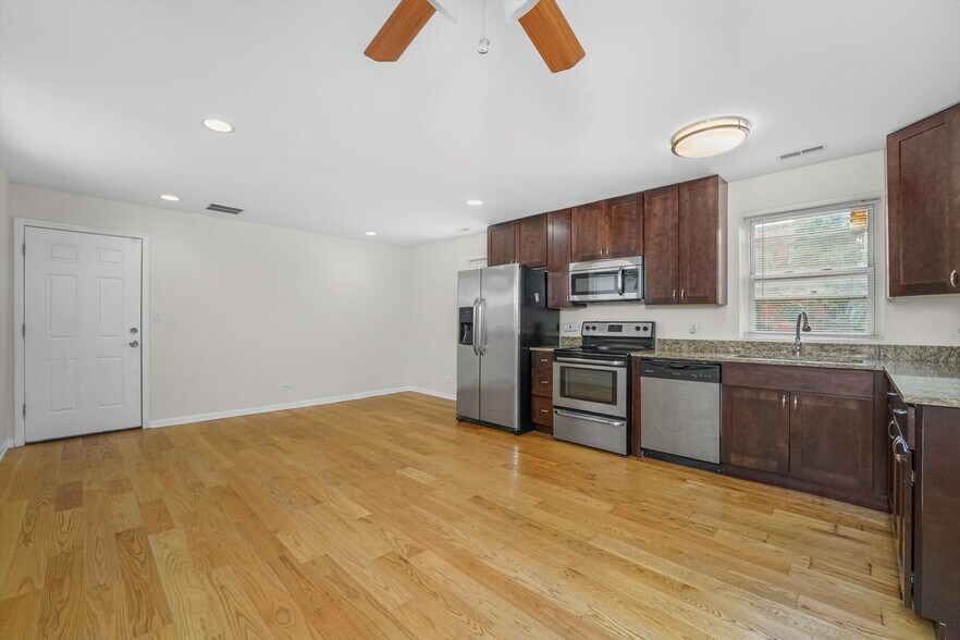 More Photos Of 1911 W Chicago Ave, Chicago Storefront Retail Office For Sale