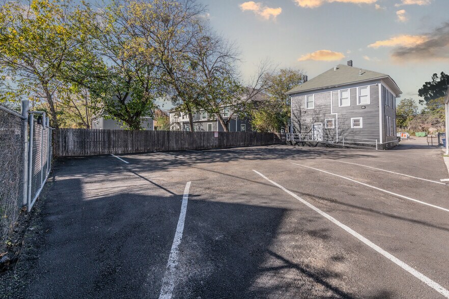 More Photos Of 214 E Ashby Pl, San Antonio Office For Lease