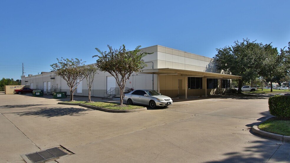 More Photos Of 10780-10798 Kempwood Dr, Houston Unknown For Lease