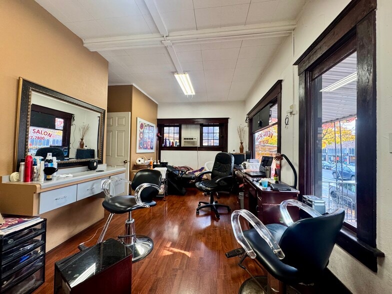 More Photos Of 1405 NE Broadway St, Portland Storefront Retail Office For Lease