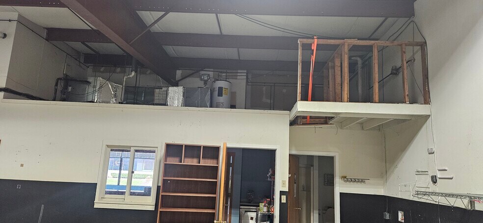 More Photos Of 5 Cheryl Dr, Canton Manufacturing For Lease