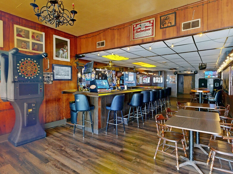 More Photos Of 103 Main St W, Girard General Retail For Sale