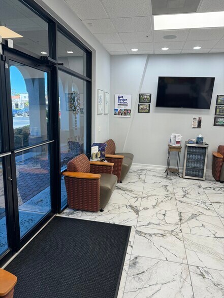 More Photos Of 1575 Pine Ridge Rd, Naples General Retail For Sale