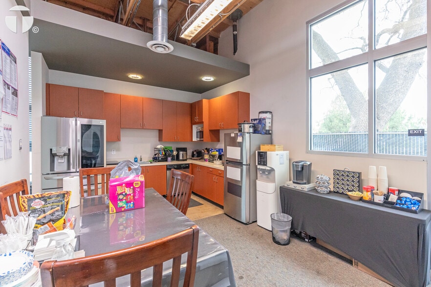 More Photos Of 109 Scripps Dr, Sacramento Office For Sale