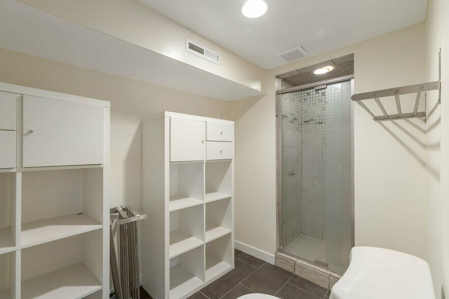 More Photos Of 745 Federal Blvd, Denver Office Residential For Lease