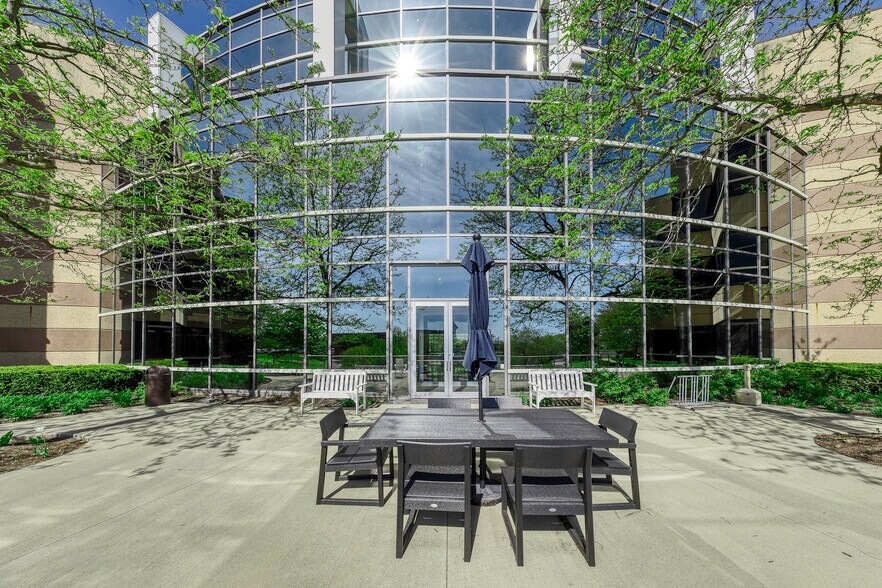 More Photos Of 544 Lakeview Pkwy, Vernon Hills Office For Lease