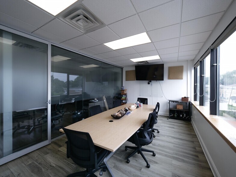 More Photos Of 7300 N Cicero Ave, Lincolnwood Loft Creative Space For Sale