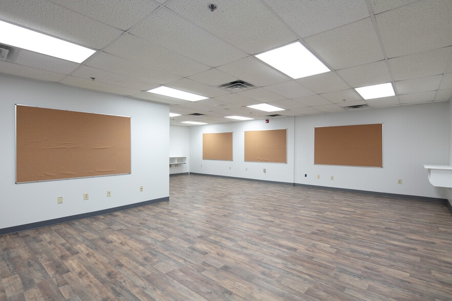 More Photos Of 130 Ecton Rd, Winchester Unknown For Lease