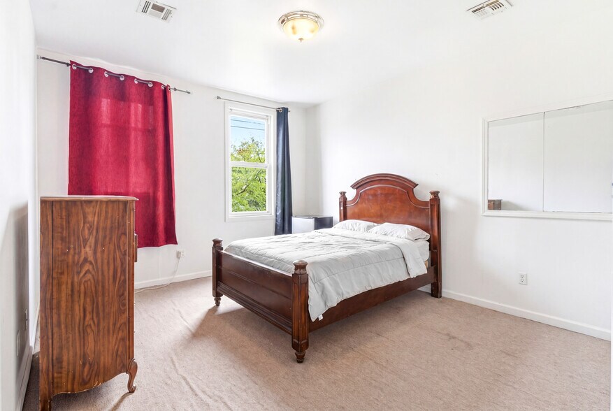 More Photos Of 99 Pulaski St, Newark Apartments For Sale