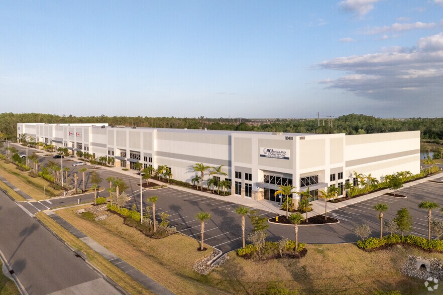 More Photos Of 10411 Meridian Center Pky, Fort Myers Warehouse For Lease