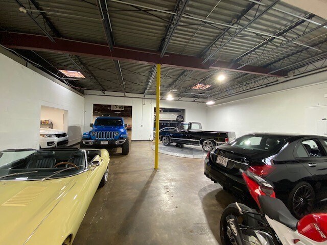 More Photos Of 1155 N Warson Rd, Creve Coeur Light Manufacturing For Lease