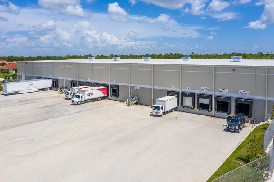 More Photos Of 3971 Veronica S Shoemaker Blvd, Fort Myers Distribution For Lease