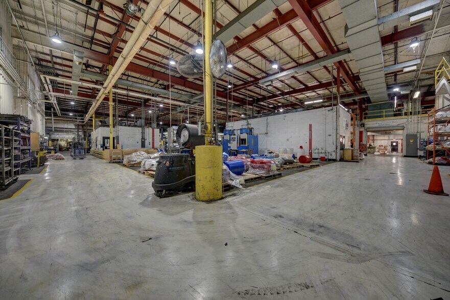 More Photos Of 1901 Longwood Dr, Brenham Manufacturing For Sale