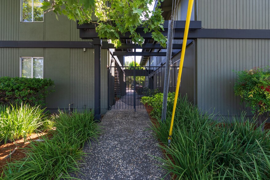 More Photos Of 3000 Cleveland Ave, Santa Rosa Office For Sale